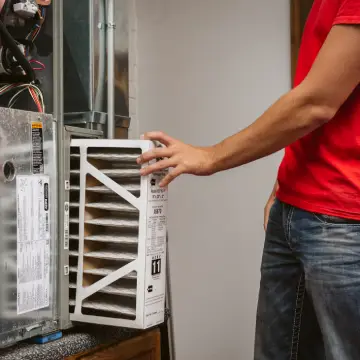 worker replacing air filter